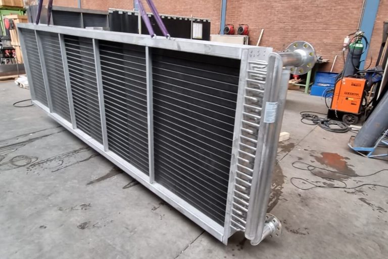 Marine oil heat exchanger